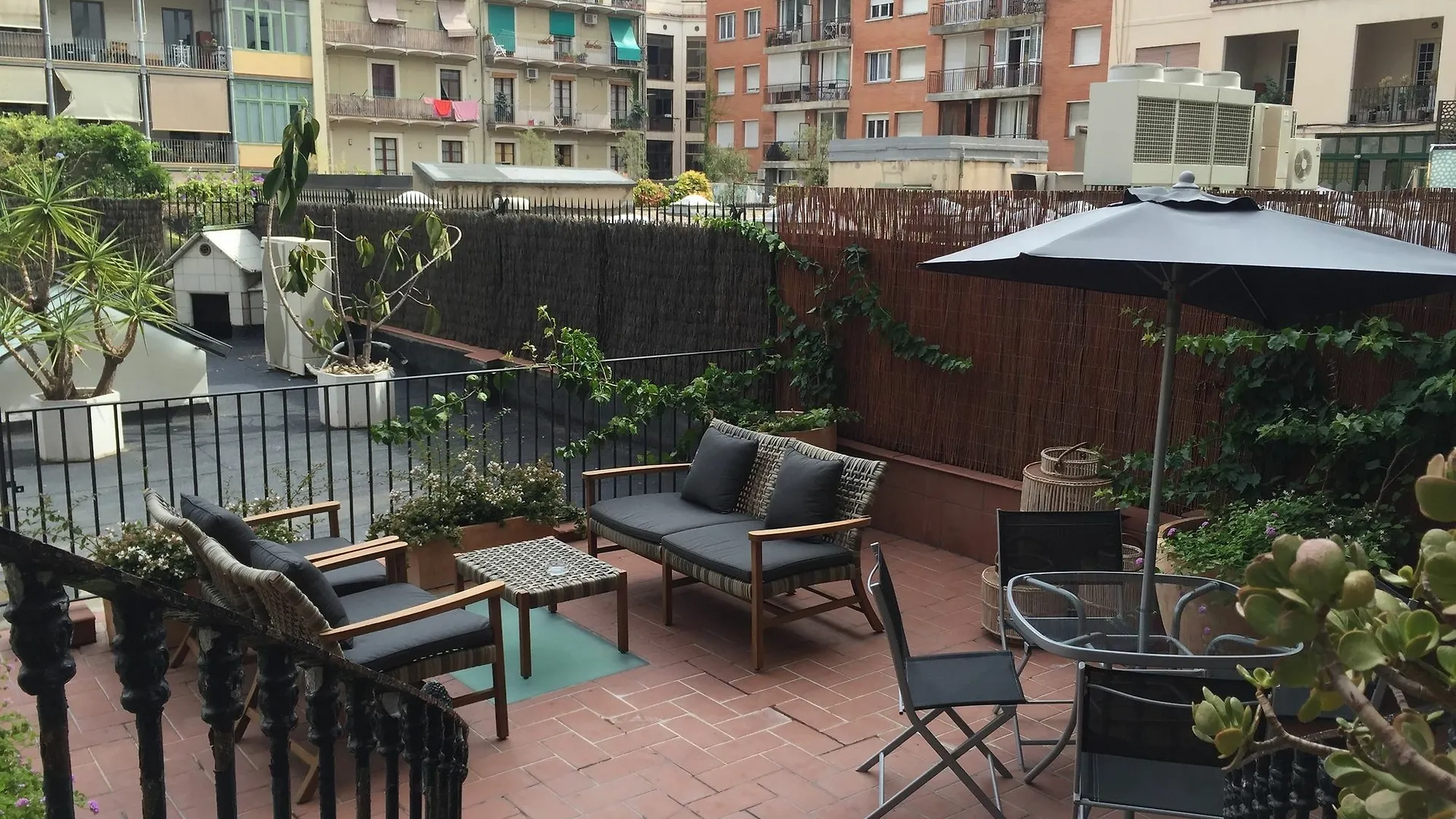 Amra Barcelona Gran Via Otel Konukevi
