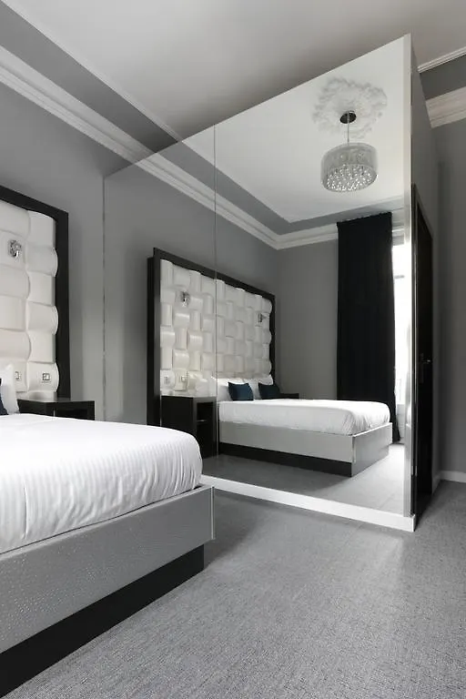 Amra Barcelona Gran Via Guest House 2*,